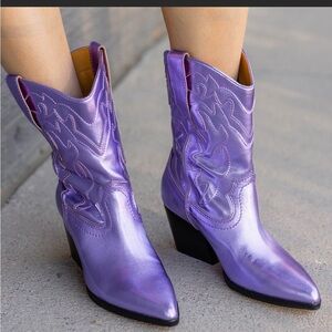 NWOT Dolce Vita Metallic Cowgirl Boogs